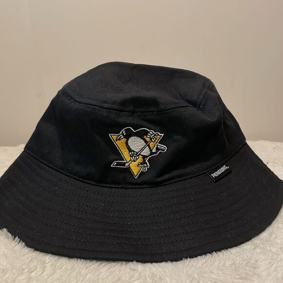 NHL Pittsburgh Penguins- BUNDLE! Bucket Hat & 2 Women’s V Neck T-Shirts- Size L - Picture 10 of 10